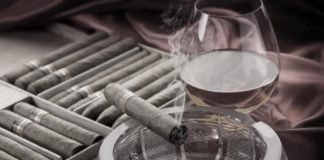 Η κατασπατάληση του δημοσίου χρήματος γινόταν με τα εύσημα πολλών και με τη διαμαρτυρία ολίγων