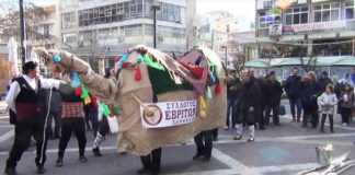 Το έθιμο της καμήλας αναβίωσε παραμονή Χριστουγέννων ο σύλλογος Εβριτών Ξάνθης
