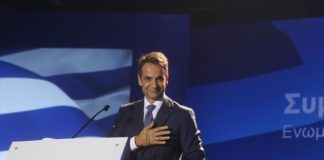 Σωρεία αντιδράσεων και πολιτική αντιπαράθεση για τη θέση Μητσοτάκη για τις ανισότητες