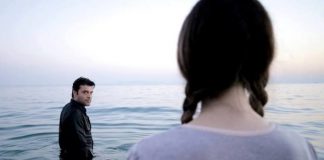 Το θέατρο Ανατολικά του Νέστου φιλοξενεί για δυο παραστάσεις το συγκλονιστικό έργο της Μίρκας Στρατικοπούλου «ΕΝΤΕΚΑ 11».