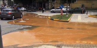 Βλάβη σε αγωγό το μεσημέρι της πέμπτης επί της Μπρωκουμη γέμισε με νερό και η πλατεία Μπαλτατζή