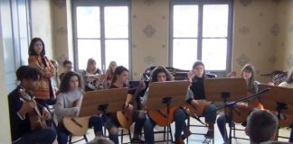 Με φωνές μικρών παιδιών και μουσική πλημμύρισε το πρωί ο πολυχωρος τέχνης και σκέψης Μάνου Χατζιδάκι