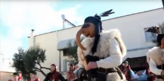 Αναβίωσε το έθιμο των “Μπαμπουσιαραιων» στους δρόμους της Χρυσούπολης