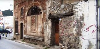 Ετοιμόρροπο σπίτι στην Κλεμανσω – Αγανακτισμένοι πολίτες διαμαρτύρονται και επισημαίνουν την σοβαρότητα του θέματος