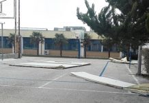 Λαμαρίνες από την σκεπή ενός παρακείμενου κτηρίου έπεσαν με ορμή μέσα στην αυλή σχολείου της Ξάνθης
