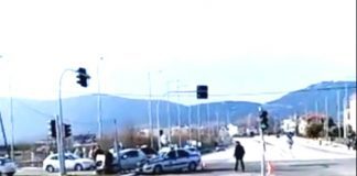Τροχαίο με σύγκρουση ΙΧ και περιπολικού στον κόμβο Χρυσούπολης – Τραυματίστηκε ελαφρά η οδηγός του ΙΧ