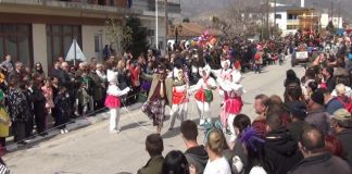 Πολύς κόσμος και στην καρναβαλική παρέλαση του Πολυσιτου