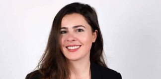 «Επιβάλλεται να σηκωθείς» λέει η Ουφουκ Μουσταφά