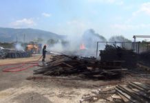 Το πρωί της πέμπτης εκδηλώθηκε πυρκαγιά στον ακάλυπτο αυλειο χώρο του εγκαταλελειμμένου εργοστάσιου Μοσκώφ