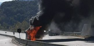 Φωτιά σε όχημα στην Εγνατία οδό – οι επιβάτες κατάφεραν να βγουν από το όχημα σώοι