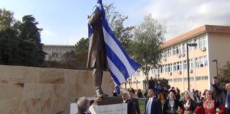 Τα αποκαλυπτήρια του ανδριάντα του Κωνσταντίνου Καραμανλή έκανε την Κυριακή στην Ξάνθη ο πρόεδρος της δημοκρατίας