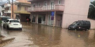 Ακόμη ένα δύσκολο βράδυ για τη Θάσο: Πλημμύρισαν και πάλι δρόμοι και σπίτια από τη δυνατή βροχή