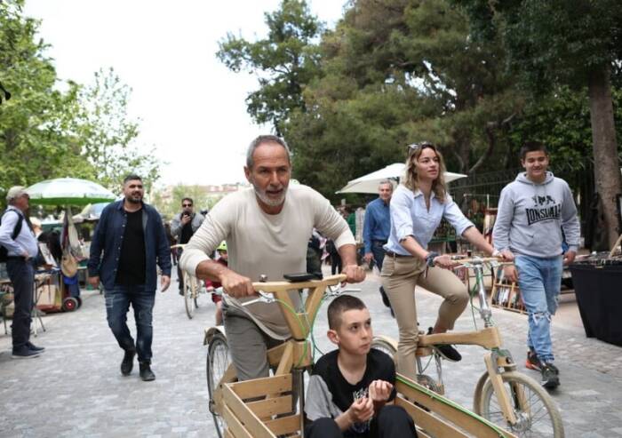 O Mr Cocomat Πωλ Ευμορφίδης ίδρυσε κόμμα. Πρεμιέρα με ποδηλατάδα στην Ακρόπολη !