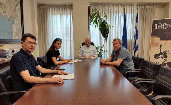 Υπεγράφη η σύμβαση για τους αεροψεκασμούς ενόψει κουνουπιών. Κριτικη Τοψίδη