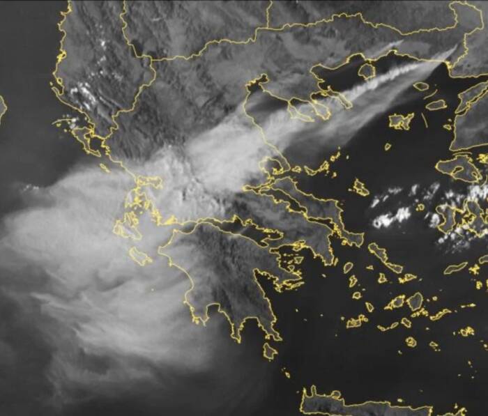 Κάλυψε τον ουρανό της Ελλάδας ο καπνός από τα πύρινα μέτωπα της Θράκης !