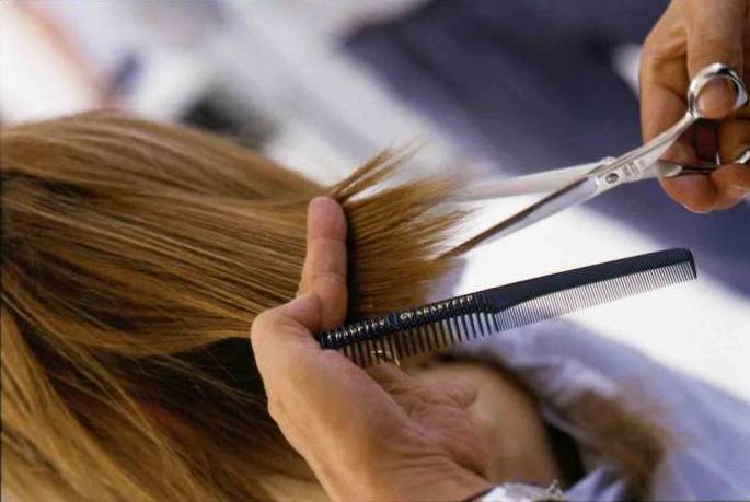 Το Σωματείο Κομμωτών για την κυριακάτικη αργία ενόψει εορτών